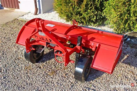 Glebogryzarka URSUS UR-TIP80-CR950 w akcji na przygotowywanym gruncie