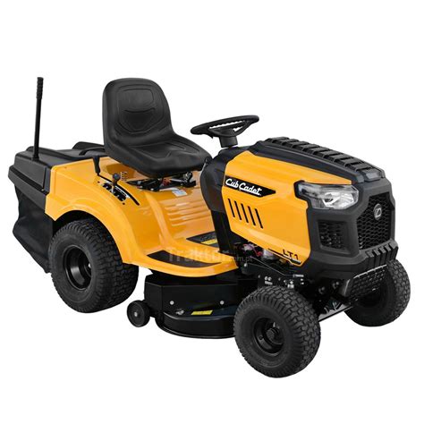 Traktorek ogrodowy Cub Cadet LT1 NR92 w akcji, koszący trawnik