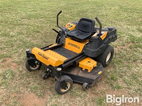 Zdjęcie traktorka Cub Cadet z systemem zero-turn