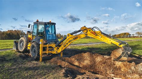 Infographic comparing different New Holland backhoe loader models and their specifications