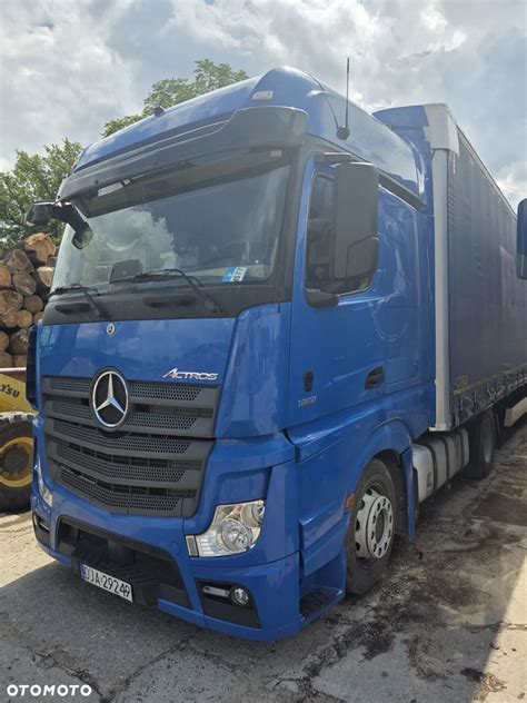 Ciągnik siodłowy Mercedes-Benz Actros lowdeck z naczepą typu mega