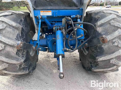 Infographics showing the hydraulic system of a New Holland tractor
