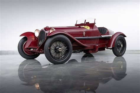 Archiwalne zdjęcie ciężarowego modelu Alfa Romeo z lat 30. lub 40.