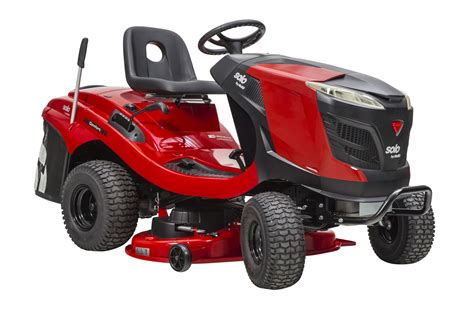 Zdjęcie przedstawiające traktor ogrodowy Solo by AL-KO w trakcie pracy na dużym trawniku