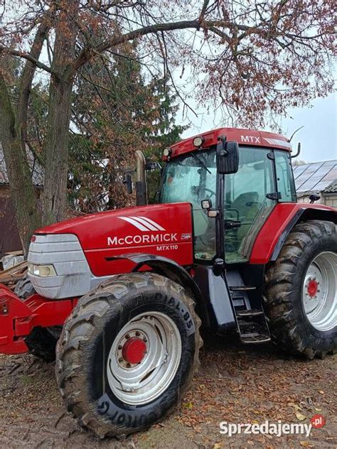Zdjęcie przedstawiające ciągnik rolniczy McCormick MTX 110 w terenie