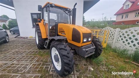 Ciągnik Renault Ceres na gospodarstwie