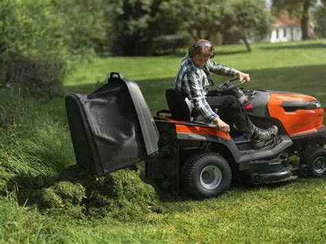 Rider Husqvarna w akcji na dużym trawniku
