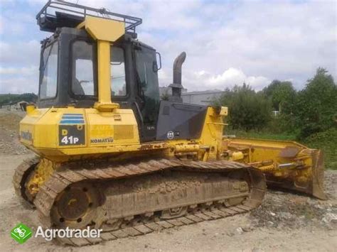 zdjęcie: spychacz Komatsu D61EX/PX-23 w akcji, widoczna konstrukcja ramy i podwozia