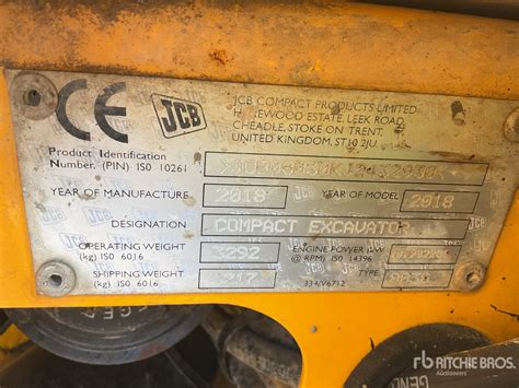 Tabliczka identyfikacyjna maszyny JCB 8030 z numerami PIN i VIN
