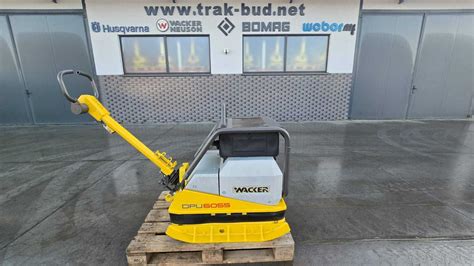 Zdjęcie przedstawiające zagęszczarkę marki Wacker Neuson lub Ammann w akcji