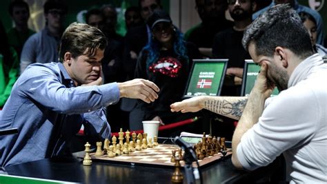 Mecz szachowy Magnus Carlsen kontra Viswanathan Anand w 2010 roku podczas turnieju London Chess Classic