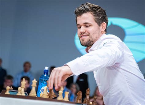 Magnus Carlsen celebrujący zdobycie tytułu mistrza świata
