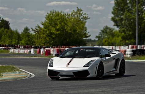 Lamborghini Diablo na torze wyścigowym