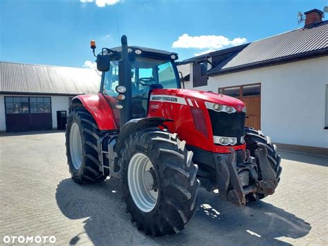 Używany ciągnik Massey Ferguson 7620 w punkcie sprzedaży