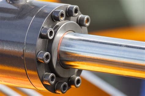 infografika przedstawiająca różne rodzaje mocowań siłowników hydraulicznych