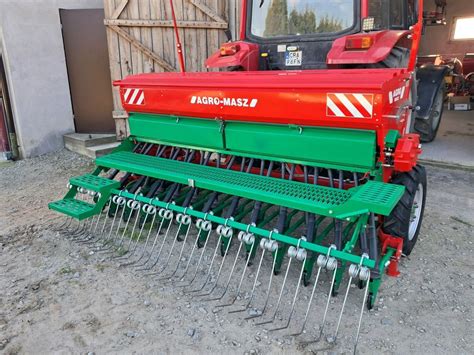 Siewnik stopkowy Agro-Masz SR w polu