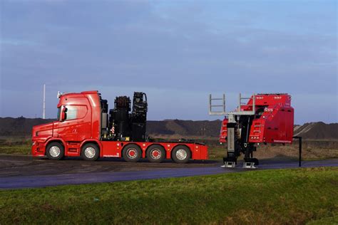Widok ogólny ciągnika siodłowego Scania z wyróżnionymi kluczowymi podzespołami
