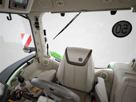 Wnętrze kabiny John Deere 8360R - widok na panel sterowania i kierownicę