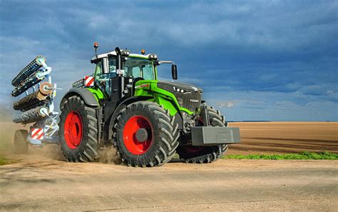 Fendt 1000 Vario w pracy na dużym polu