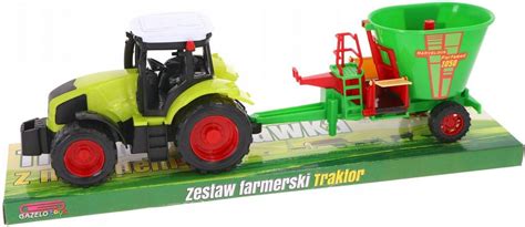zdjęcie dziecka bawiącego się miniaturowym traktorem i maszyną rolniczą