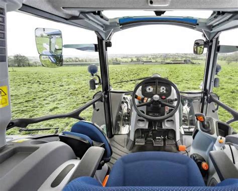 Widok z kabiny ciągnika New Holland T4S
