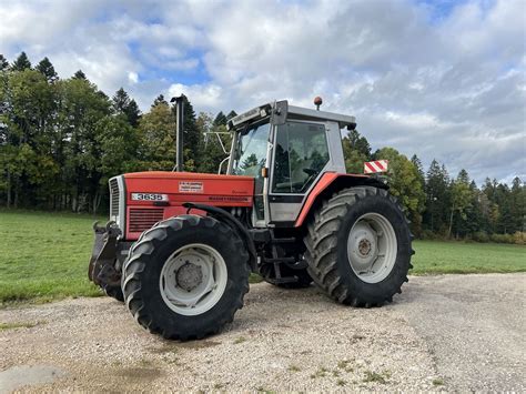Wnętrze kabiny ciągnika Massey Ferguson 3635