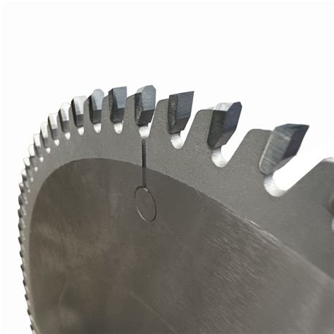 Close-up photo of ATTILA's tungsten carbide (widia) tooth tips