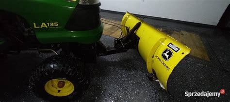 zdjęcie zimowej osłony na maskę traktorka John Deere