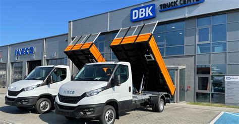 Zdjęcie Iveco Daily z zabudową typu wywrotka w środowisku pracy