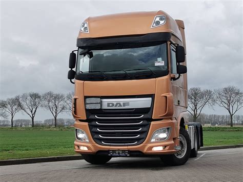 Tabela z zestawieniem parametrów technicznych ciągnika DAF XF 460