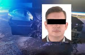 Zdjęcie spodu kosiska z widocznymi nożami i paskiem