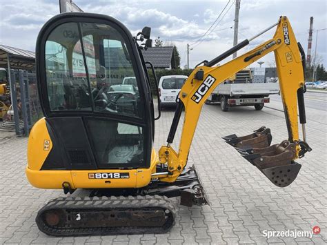 Schemat budowy minikoparki JCB 8018 z uwzględnieniem podzespołów roboczych