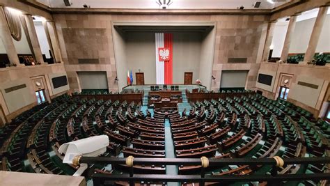 zdjęcie z obrad Sejmu RP, sala plenarna w momencie głosowania