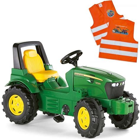 Zestawienie zamiatarki Rolly Toys z dziecięcym traktorem na pedały