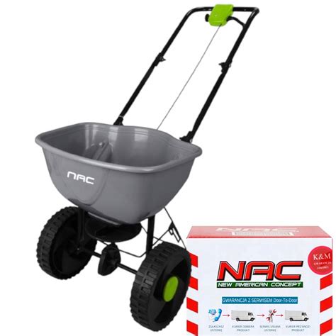 Zdjęcie przedstawiające siewnik rotacyjny NAC S15-VK na trawniku
