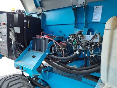 Widok wnętrza kabiny własnej konstrukcji z widocznymi elementami sterowania hydrauliką i wentylacją