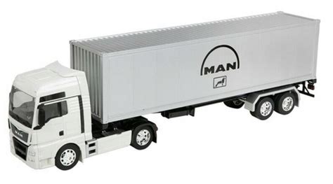 zdjęcie metalowego modelu ciężarówki MAN TGX 1:32 z naczepą