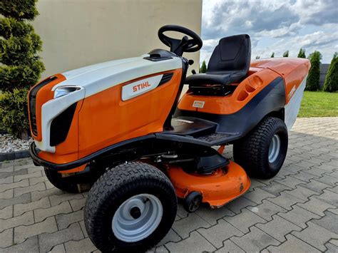 Kosiarka traktorek STIHL RT 4112 SZ w akcji