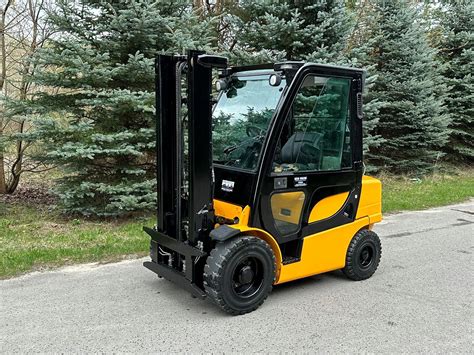 Wózek widłowy diesel M&D FD35T w akcji