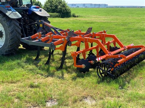 Zdjęcie z bliska elementów roboczych kultywatora Mandam TOP