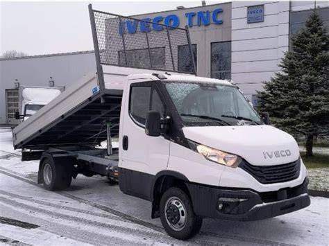 Iveco Daily wywrotka w akcji na placu budowy