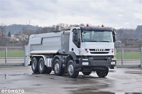 Iveco Trakker 450 wywrotka pracująca w kamieniołomie