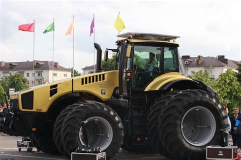 Prototyp ciągnika MTZ Belarus 5022 Yellow Line z 2019 roku