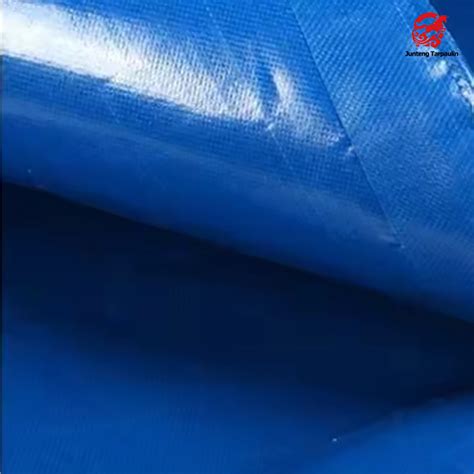 Infographic showing the layers of a high-quality tarpaulin, highlighting anti-UV, waterproof, and tear-resistant features.