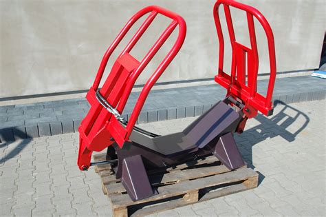 Zestawienie różnych typów ładowaczy czołowych na ciągnikach rolniczych