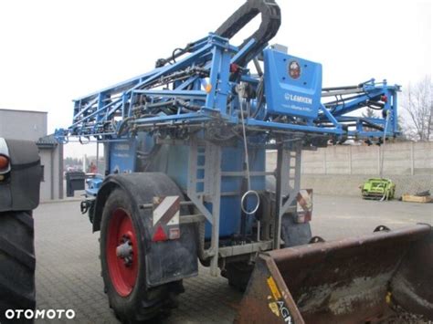 Przekrój zbiornika opryskiwacza Lemken Albatros z widoczną przegrodą antyfalową