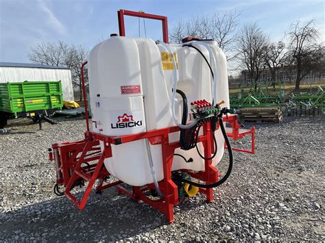 Opryskiwacz Agromechanika 3000l w akcji na polu