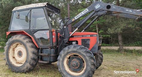 Zetor 7745 z zamontowanym ładowaczem czołowym