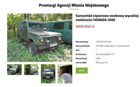 Kolaż zdjęć różnego sprzętu z demobilu AMW: przyczepy, pługi, spychacze