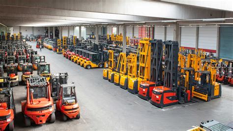 Zestawienie logo producentów wózków widłowych (Linde, Jungheinrich, Heli, Clark, Still, Toyota, Hyster)